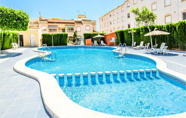 Bungalow planta baja con piscina y jardines en Los Balcones — 21