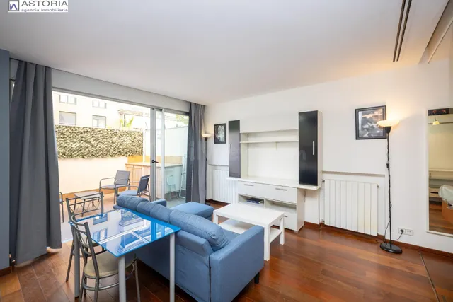 Apartamento tipo loft con garaje incluido y piscina en zona Parque Lagos — 3
