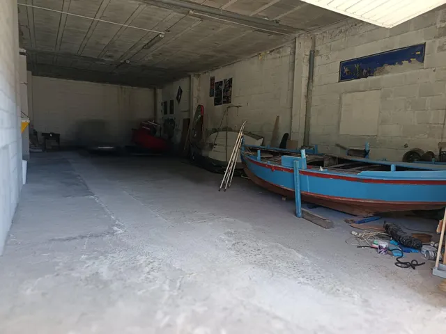 CASA PAREADA EN CAMBADOS con LOCAL COMERCIAL — 29