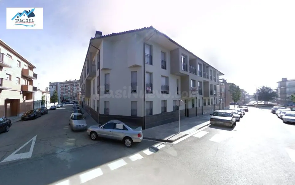 Venta 10 pisos + 31garajes en Manlleu (Barcelona)