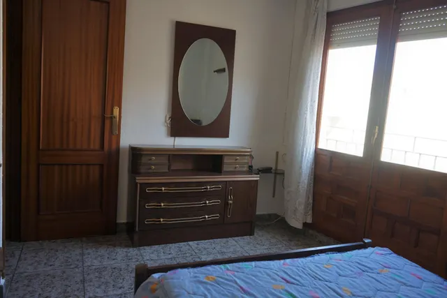 Piso en pleno centro de Requena, listo para entrar a vivir — 8
