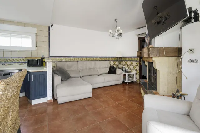 Espectacular casa con piscina a 15 minutos de la playa - foto 4