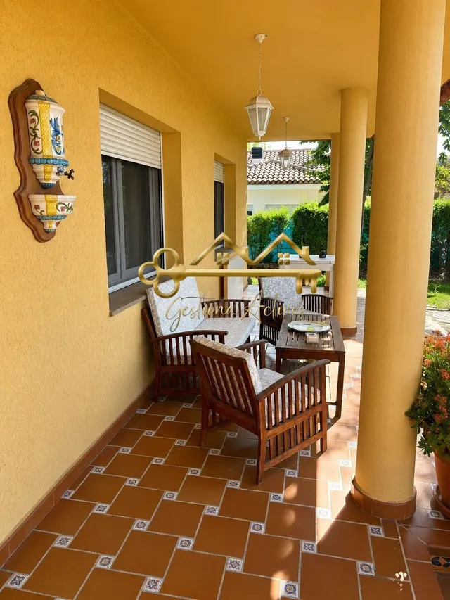 Amplia vivienda de 5 habitaciones con terraza en Calle Mestr - foto 4