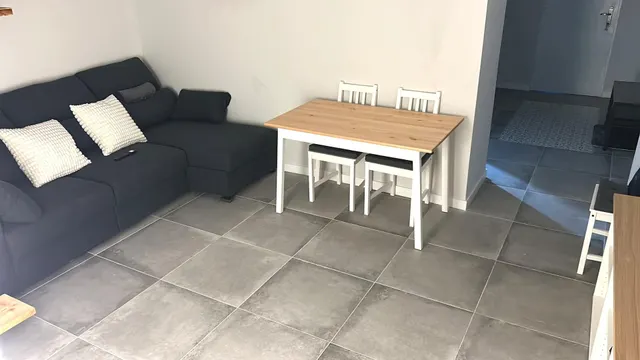 Casa en venta en Cantillana con terraza, patio y amplia suit - foto 3