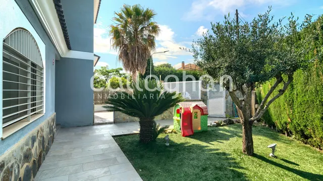 Impresionante chalet en Colinas de Venta Cabrera — 49