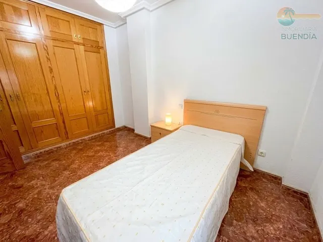 Piso de 3 dormitorios , garaje y trastero muy cercano a servicios — 17