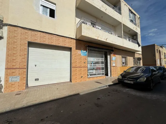 LOCAL QUE SE PUEDE CONVERTIR EN VIVIENDA EN CARMONA (SANTA MARÍA DEL ÁGUILA) — 4