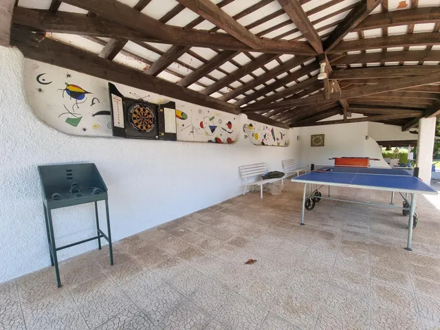 Chalet con patio, piscina, jardin, tenis, porche ,bodega  y garage — 23
