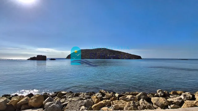 ¡vive frente al mediterráneo! propiedad única formada por 2 apartamentos en la isla – ref. 1862 — 39