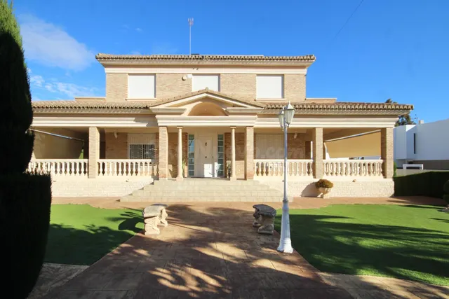 EXQUISITA VILLA DE LUJO EN EL VEDAT DE TORRENT
