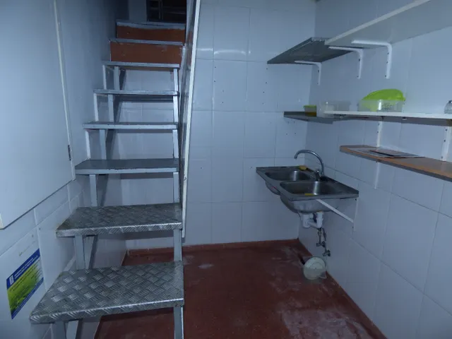Antiguo bar La Campana. 90m2, 2 aseos. Persiana motorizada. Preparado para negocio de hostelería. — 9