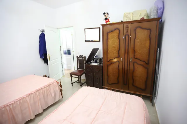 Casa en planta baja para entrar a vivir con 3 dormitorios, cocina amplia, salón, comedor, 2 patios y lavadero — 12