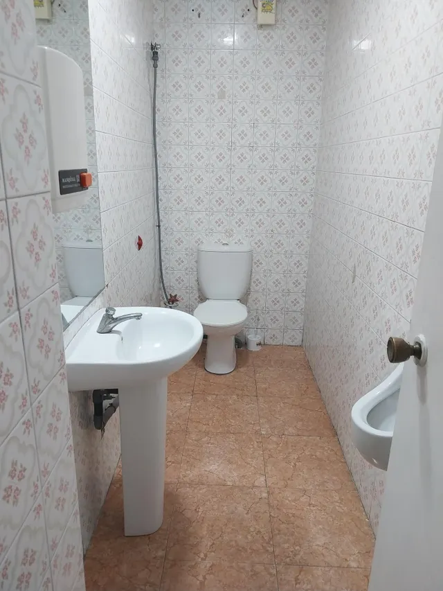 SE VENDE  BAJO CON NEGOCIO DE BAR SIN TRASPASO — 12
