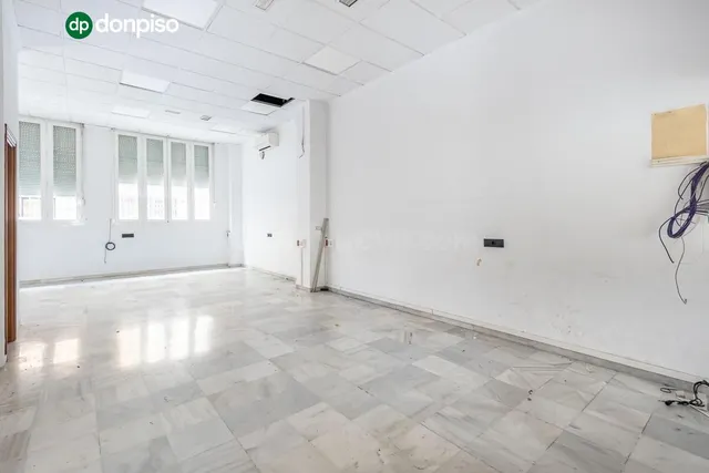 LOCAL COMERCIAL EN ARABIAL JUNTO HIPERCOR — 4