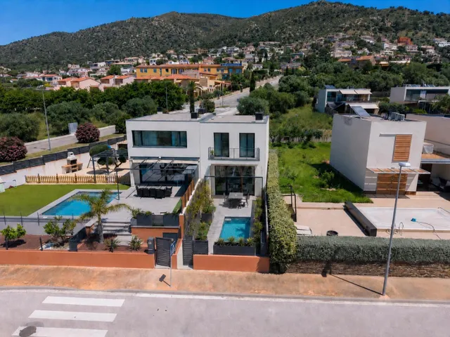 Terreno edificable a primera linea en la urbanización Mas Is - foto 4
