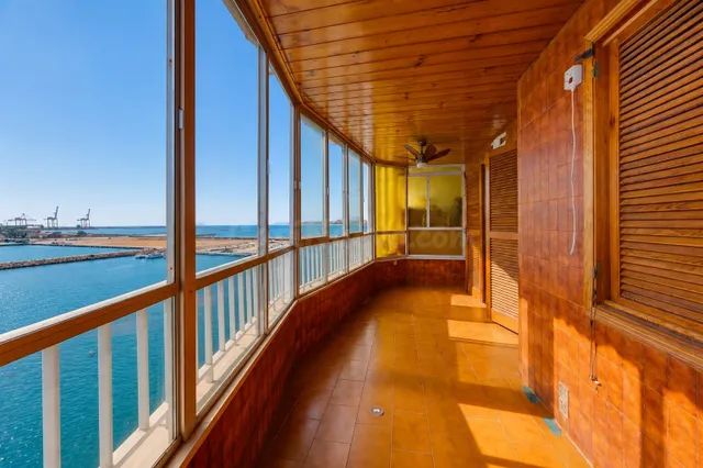 APARTAMENTO DE 1 DORMITORIO 1 BAÑO CON VISTAS AL MAR EN TORR - foto 3