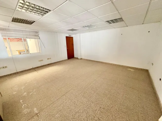 NAVE INDUSTRIAL CON FACIL ACCESO A AUTOVIA — 10
