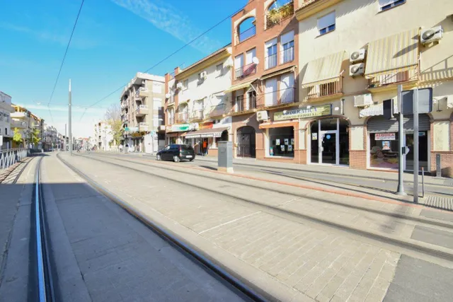 Local en bruto situado junto a la Avenida principal — 19