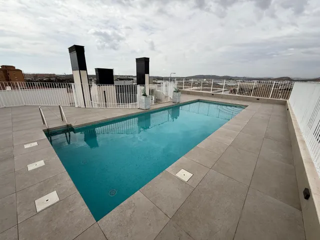 Luminoso apartamento semi-nuevo con terraza, piscina y parking — 41