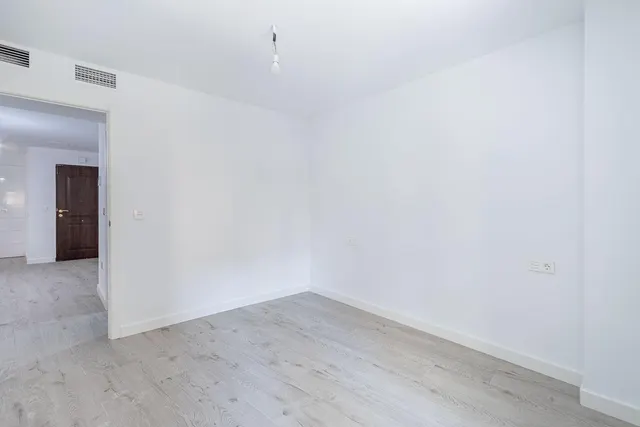 Piso reformado en Avenida Barcelona — 10