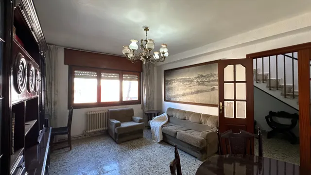 ¡Una casa con jardín, terraza y un sinfín de posibilidades en el corazón de Borja! — 47