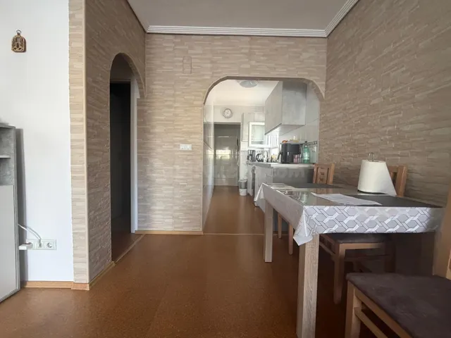 BUNGALOW BAJO EN ESQUINA REFORMADO 2 HAB 1 BAÑO Y 1 ASEO CON PISCINA COMUNITARIA EN TORREVIEJA — 2