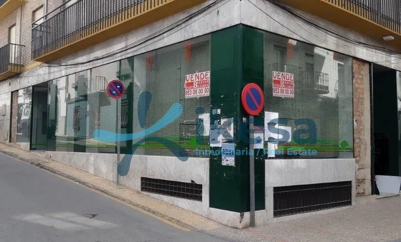 Venta de Local Comercial en Valdepeñas de Jaén.