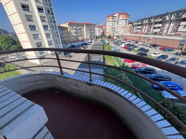 Gran piso de esquina de 3 dormitorios con garaje cerrado opcional en Colindres — 44
