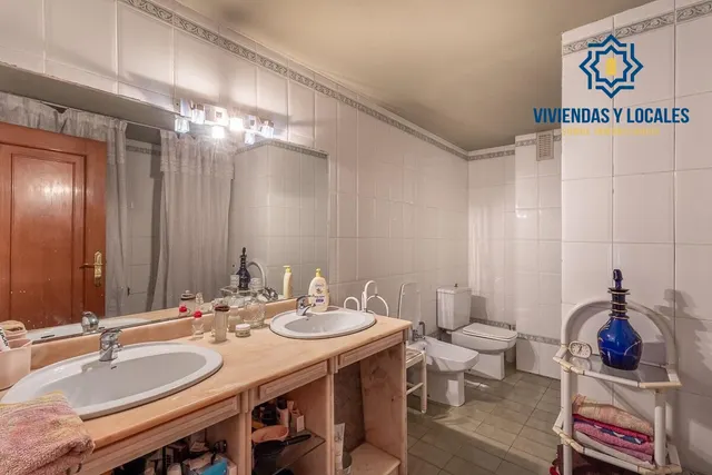 EXCLUSIVO PISO CON JARDÍN PRIVATIVO EN UNA DE LAS MEJORES URBANIZACIONES DE GRANADA — 33