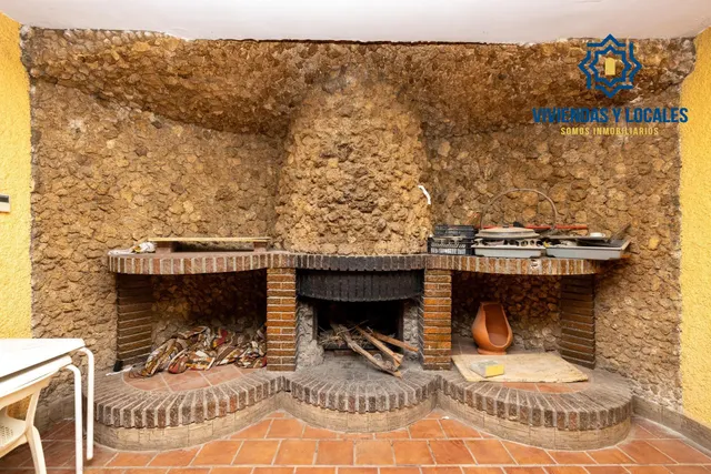 Terreno urbanizable, actualmente hay un restaurante. — 11