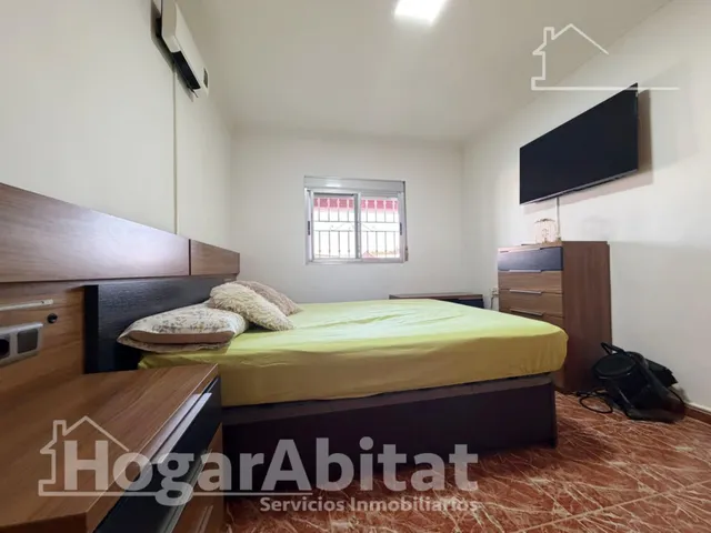 Chalet con piscina, garaje, terraza y barbacoa — 18