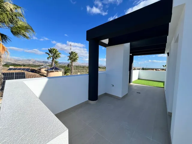 CHALET CON SOLÁRIUM, PISCINA Y SÓTANO — 27