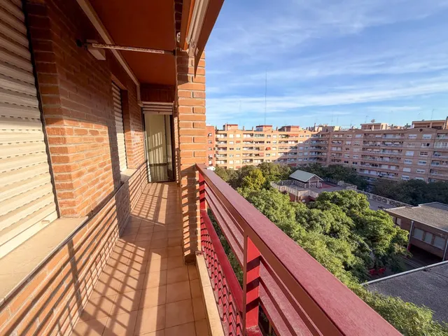 Piso de 4 habitaciones en alquiler en barrio Beteró — 7