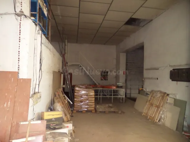Se vende solar de 2000m2 con una nave de 508m2 en una de las - foto 5
