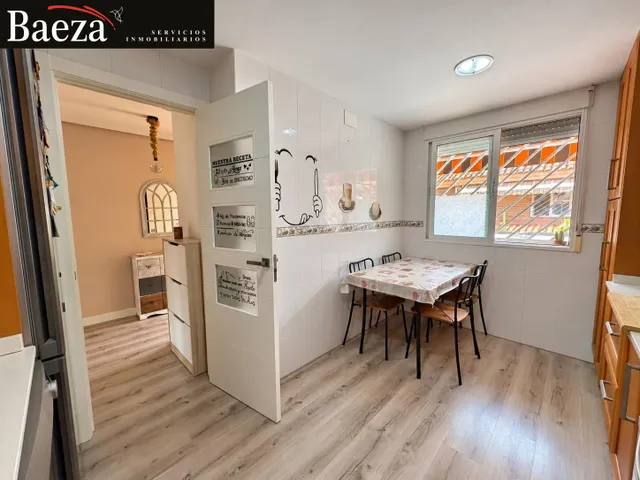 Bungalow totalmente reformado en venta, con piscina comunitaria, porche y garaje privado — 6
