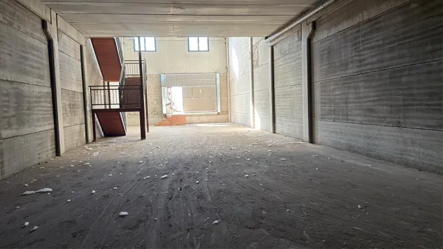 Nave industrial versátil de 372 m2 en el principal eje empre