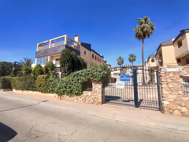 Ático con vistas despejadas en Punta Prima, Torrevieja - foto 2