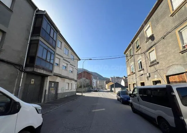 SE VENDE piso OKUPA en C Soria 24 de Ponferrada - foto 2
