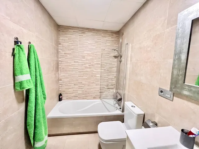 FANTASTICA VIVIENDA CERCA DEL TRAM — 16