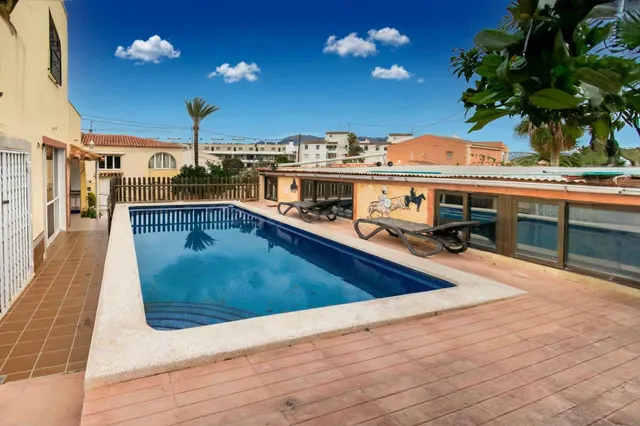 Planta baja de céntrico chalet en el Albir, con cuatro dormi