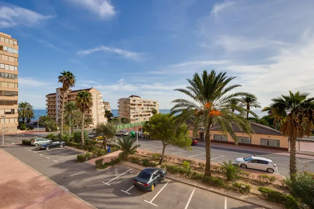 VISTAS AL MAR! PISO DE 2 DORMITORIOS EN TORREVIEJA , TOTALMENTE REFORMADO — 19