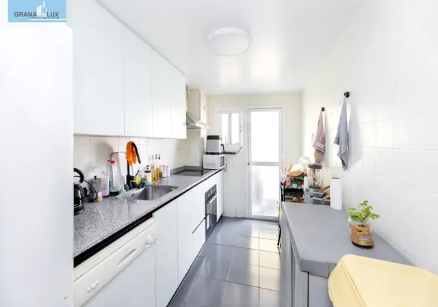 En Venta Piso de 4 dormitorios con ascensor, ideal para reformar a tu gusto. — 3