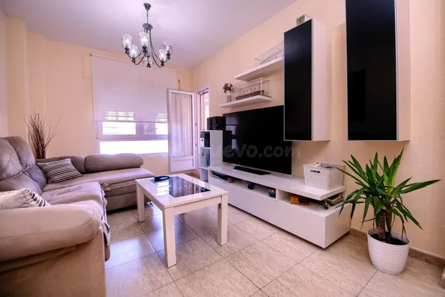 EXCLUSIVA LUZ DEL SUR: 3 dormitorios, patio y garaje junto a - foto 4