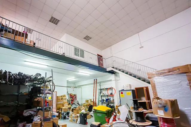 MAGNÍFICA NAVE EN POLÍGONO INDUSTRIAL DE LAS QUEMADAS — 8