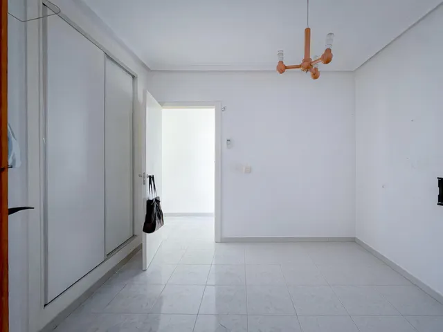 Edificio Galeon. Apartamento para reforma con excelente potencial de inversión + 2 amplias terrazas + piscina comunitaria — 16