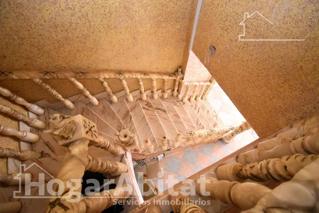 AMPLIA CASA CON GARAJE Y GRAN TERRAZA Y UNA SEGUNDA VIVIENDA — 29