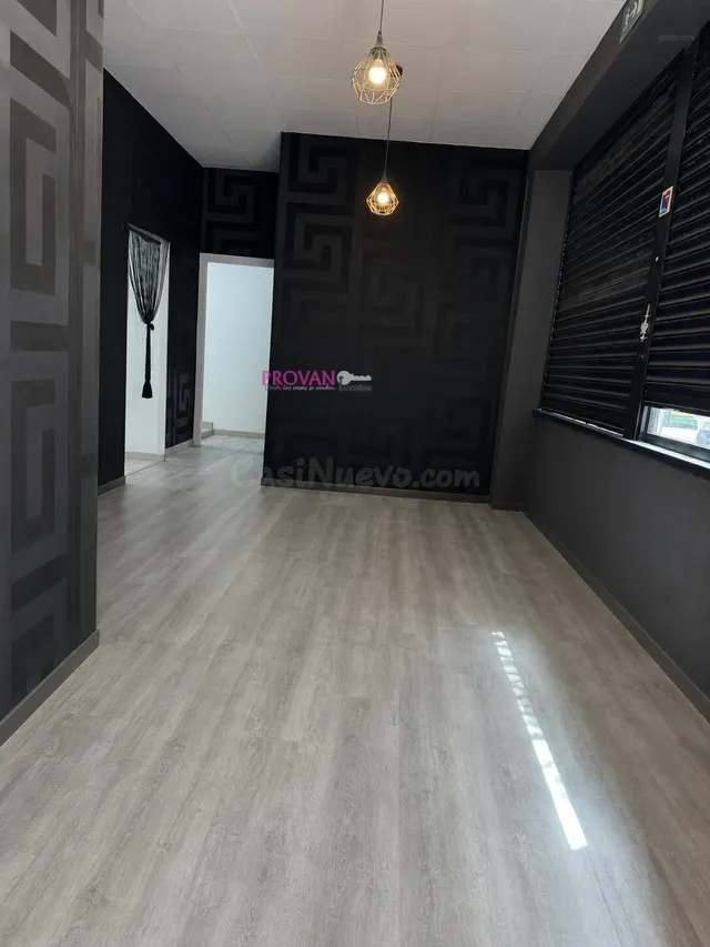 LOCAL COMERCIAL EN ALQUILER CON TRES SALAS Y BAÑO ADAPTADO