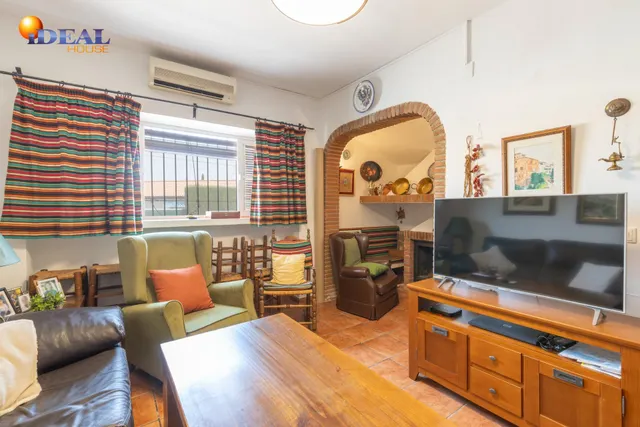 Chalet pareado con piscina, jardín y bonitas vistas a Granada en La Zubia — 26