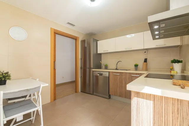 vivienda con piscina, plaza de garaje, terraza, 3 habitaciones y 2 baños — 20