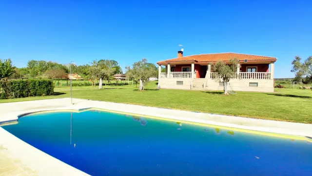 Urbis te ofrece un chalet en venta en Ciudad Rodrigo, Salamanca. — 4